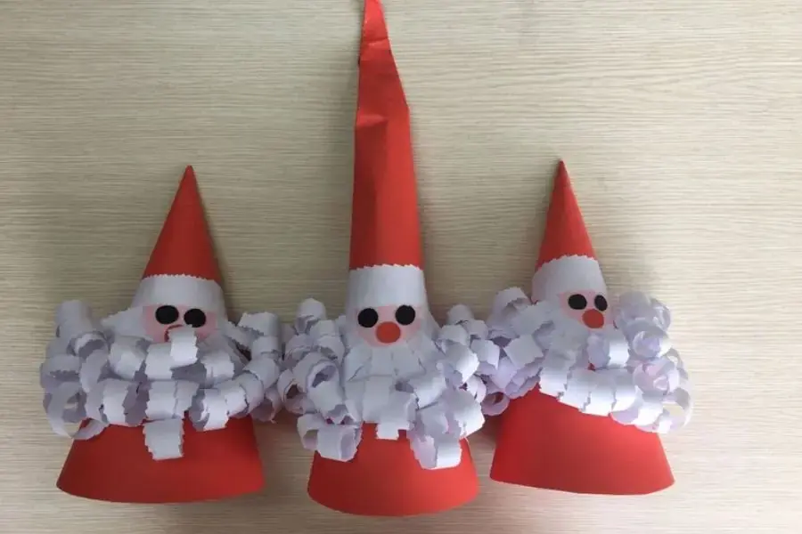 Râu của Ông già Noel làm bằng giấy có độ xoăn cực sáng tạo.
