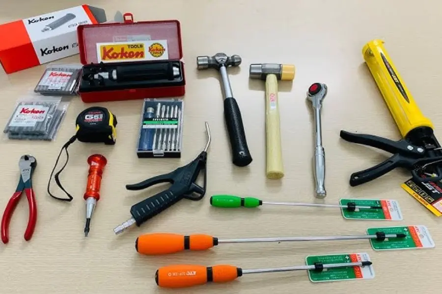 Chuẩn bị đầy đủ dụng cụ để tháo lắp vệ sinh máy giặt.