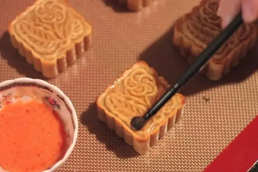 Nướng bánh trung thu.