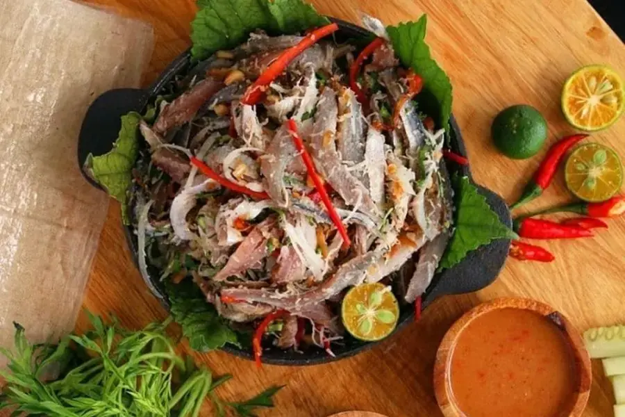 Thỏa mãn vị giác chua cay hòa quyện trong món gỏi cá nhồng
