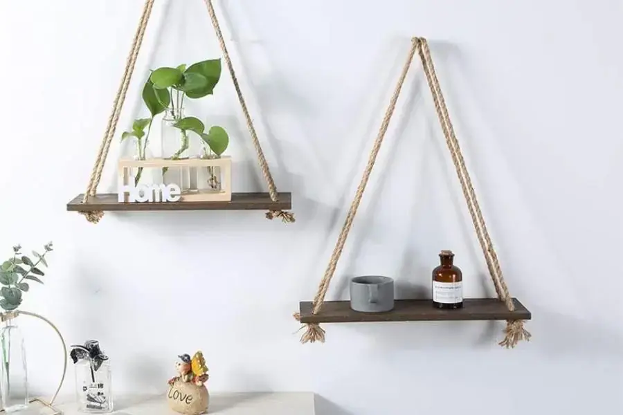 Kệ treo tường là điểm nhấn hiện đại cho căn nhà