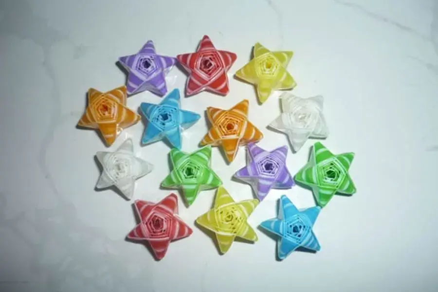 Những ngôi sao bằng ống hút xinh xắn, đầy màu sắc