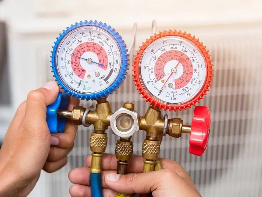 Rò rỉ khí gas cũng có thể khiến cho máy lạnh mới lắp có mùi hôi (Hình ảnh: Assets)