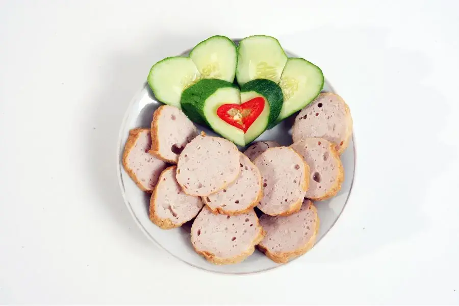 Nhâm nhi cùng dĩa chả lụa