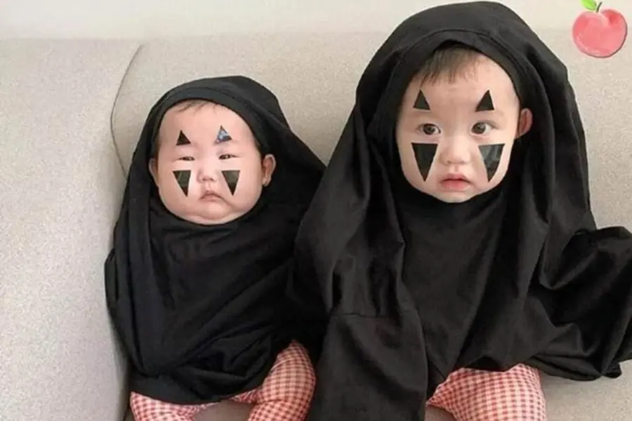 Em bé Vô Diện siêu “kute” ngày Halloween.
