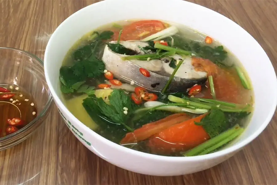 Canh cá bớp nấu ngót là món ăn rất thích hợp vào mùa hè bởi hương vị chua ngọt đan xen