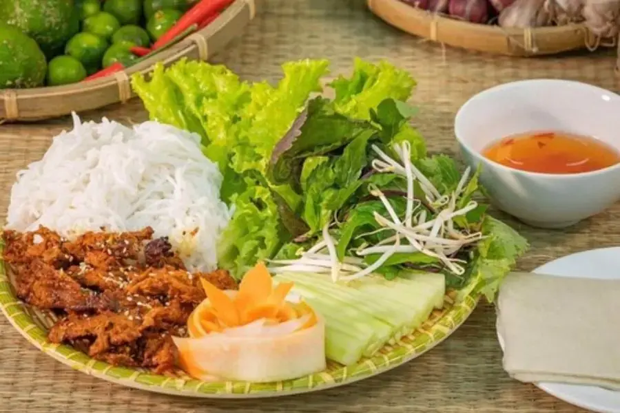 Kết hợp với bún, bánh tráng,... theo ý thích
