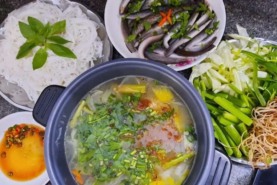 Cá chạch nấu canh chua thanh đạm, mát mẻ, giàu dinh dưỡng