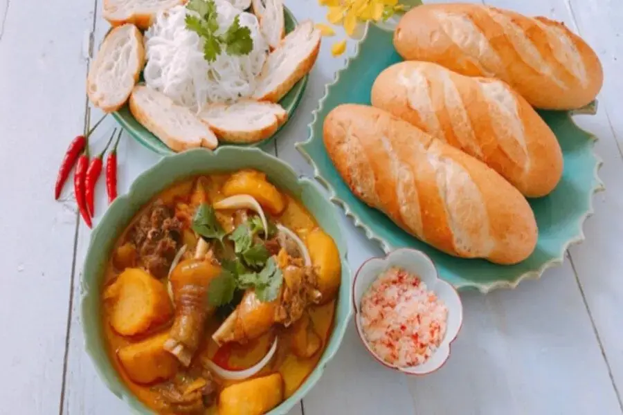 Cà ri bánh mì là món ăn “huyền thoại” trong mọi thực đơn