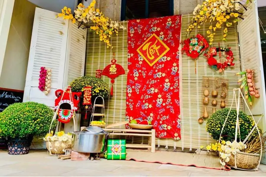 Mành tre được dùng trang trí để tái hiện không khí Tết cổ xưa.