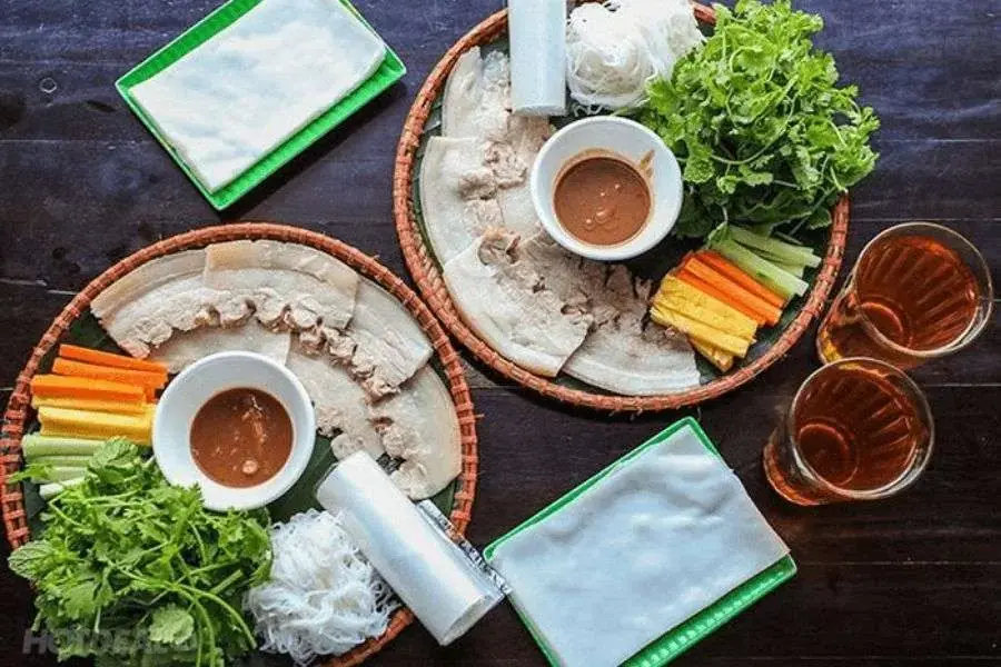 Món bánh tráng cuốn thịt heo giàu dinh dưỡng