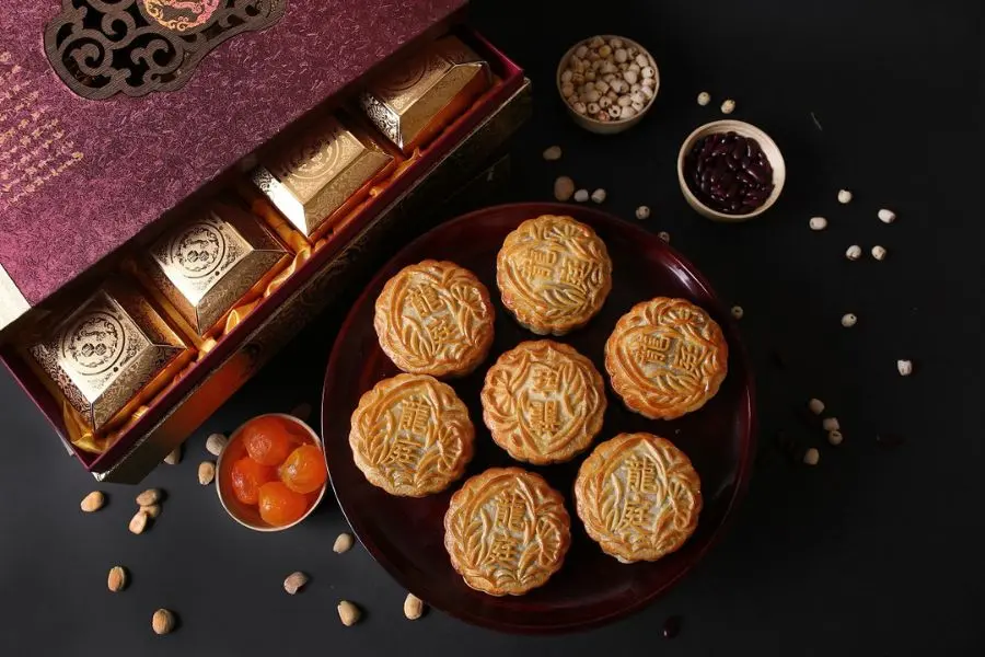 Bánh trung thu Long Đình thích hợp được sử dụng để làm quà tặng.