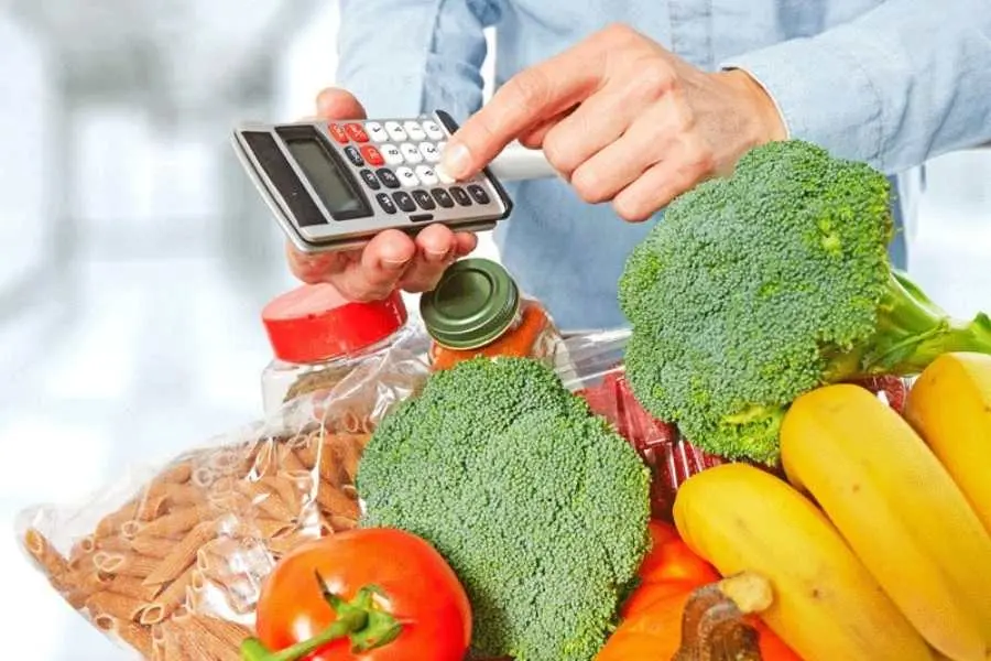 Cân nhắc về giá thành cho từng món ăn giúp nhà hàng có cái nhìn tổng quan.