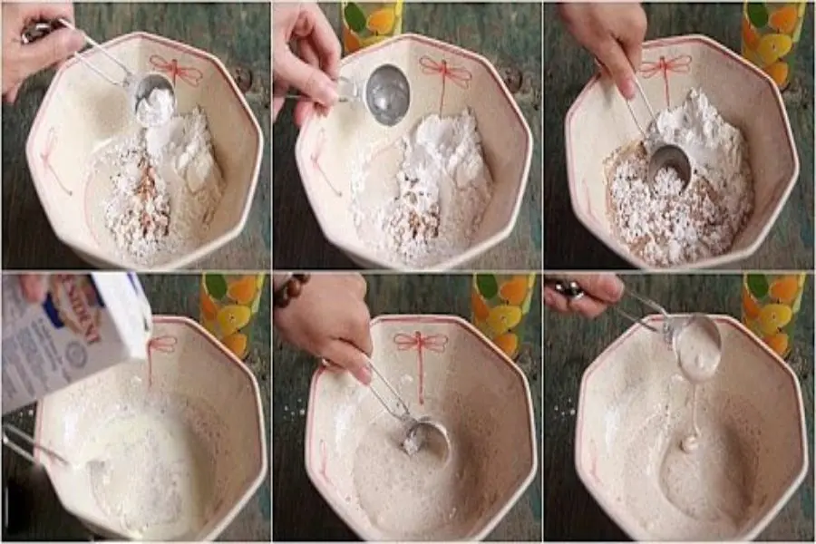 Rây bột mì, bột gạo và bột nghệ cho mịn. Trộn đều cùng nước lọc.