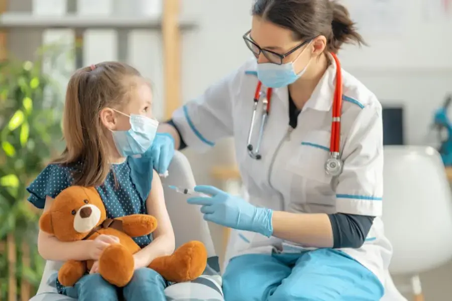 Đưa trẻ đến bác sĩ khi có những triệu chứng ốm nặng 