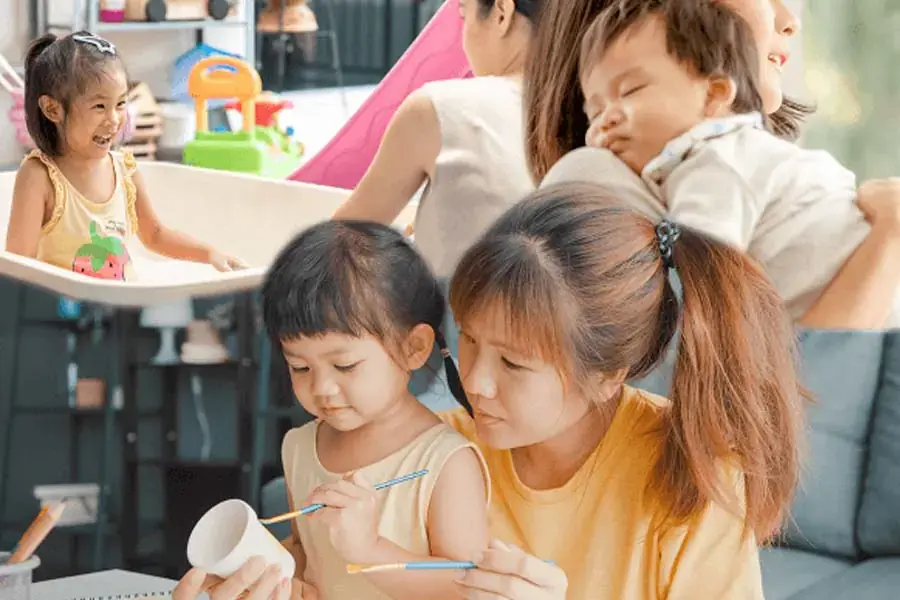 Đối với các trẻ nhỏ thì luôn luôn có người trông coi