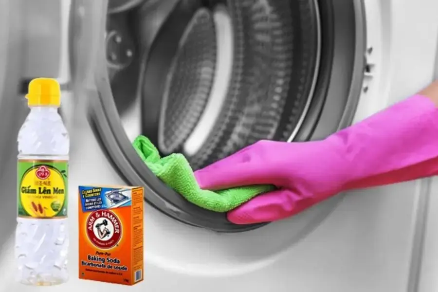 Kết hợp baking soda và giấm ăn để vệ sinh máy giặt