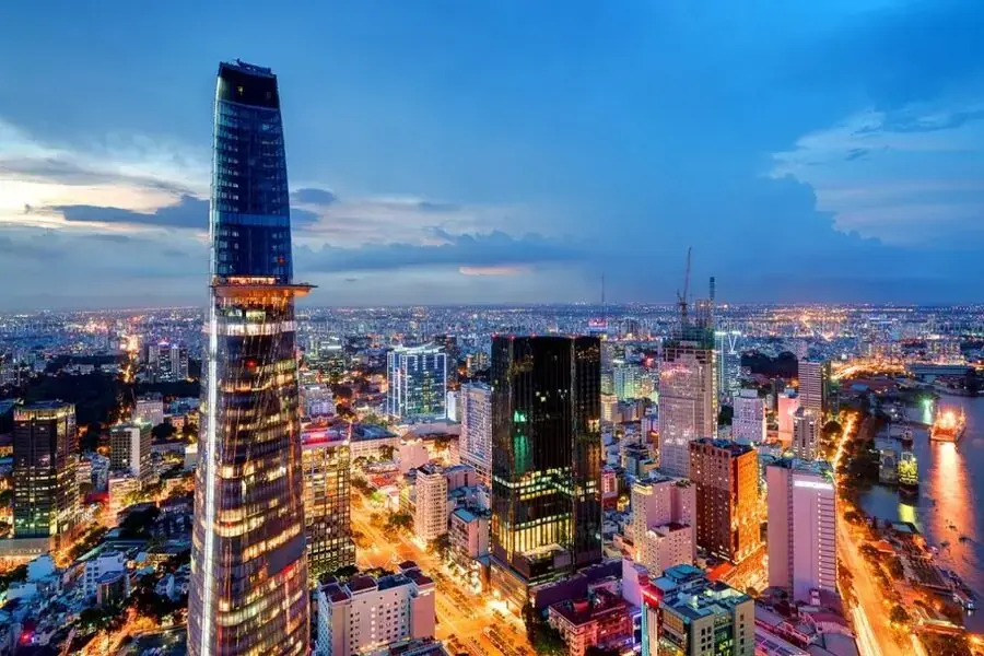 Bitexco nổi bật giữa lòng Sài Gòn.