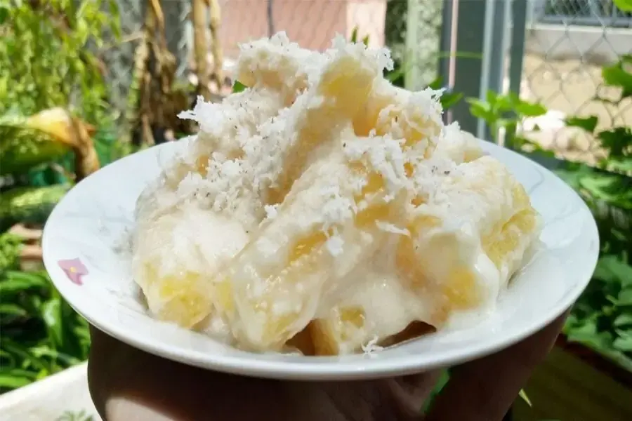 Khoai mì hấp nước cốt dừa.