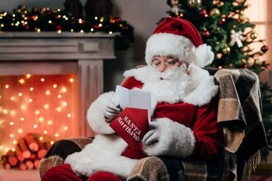 Chìm đắm trong không khí ấm áp và hạnh phúc khi đón nhận thư Ông già Noel.