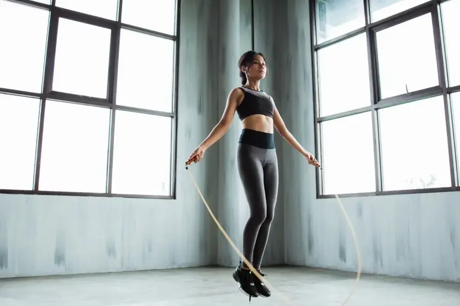 Nhảy dây giúp đốt mỡ toàn thân, giảm cân hiệu quả.