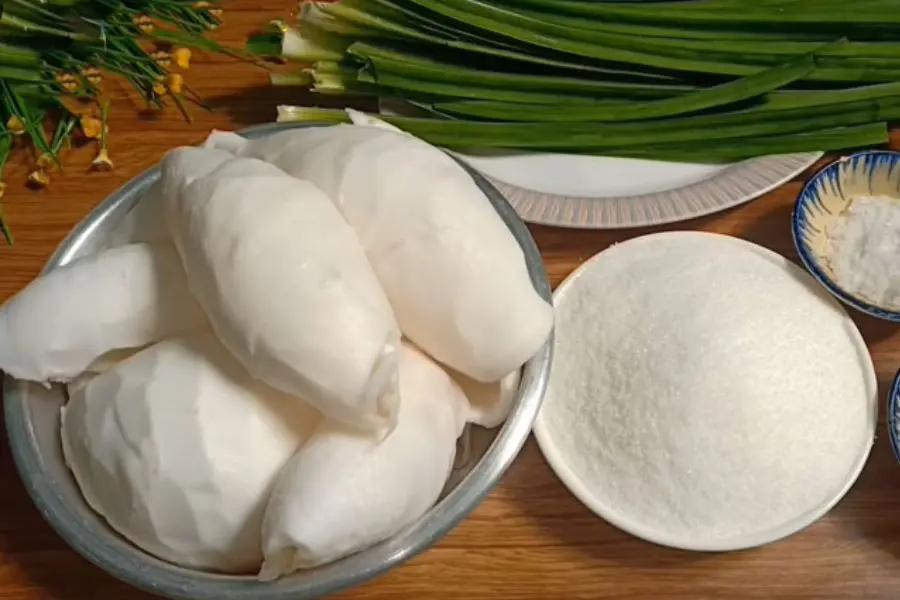 Nên chọn cơm dừa đúng điệu như thế này nhé.