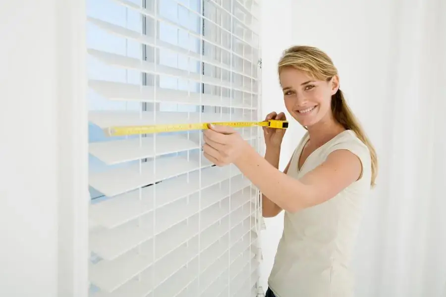 Đo kích thước nơi bạn muốn lắp rèm
