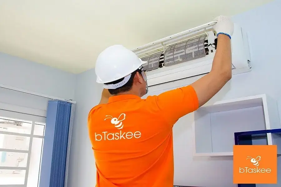 Vệ sinh máy lạnh thường xuyên sẽ giúp hạn chế tình trạng máy lạnh có mùi hôi