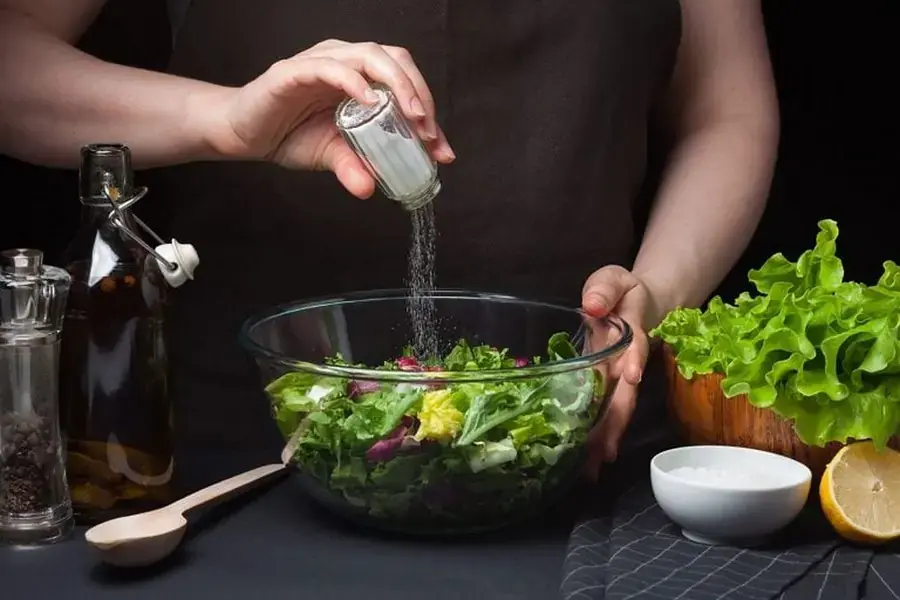 Không nên ăn nhiều đồ ăn mặn vào bữa ăn sáng 