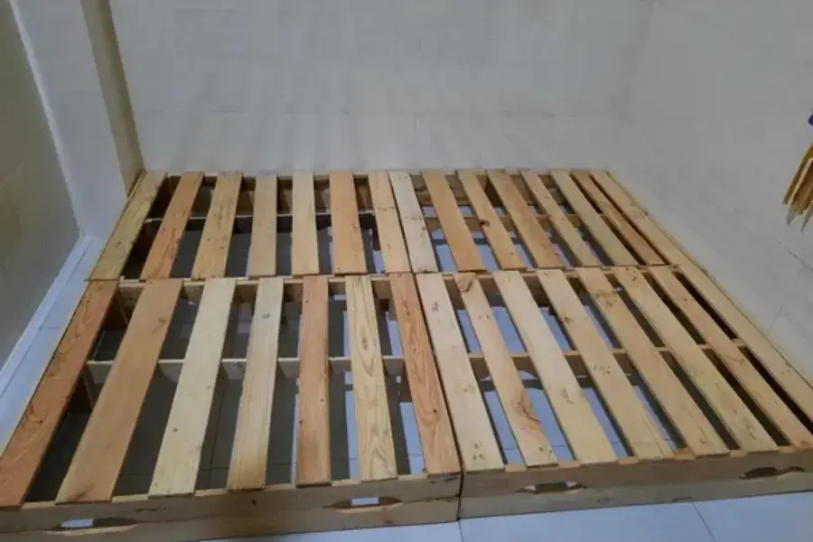 Tạo hình cho chiếc giường gỗ pallet