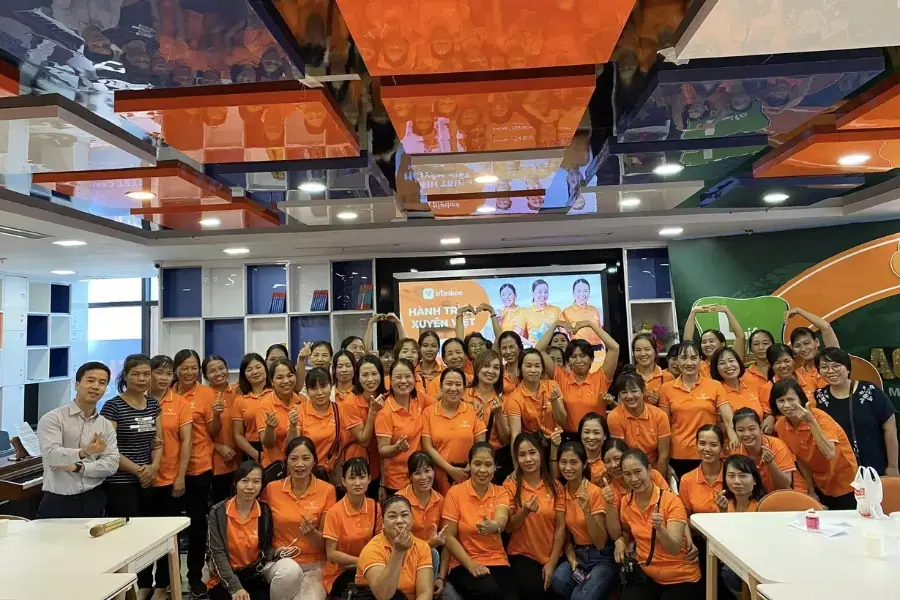 Đội ngũ Ong Cam được tuyển chọn và đào tạo bài bản để phục vụ khách hàng tốt nhất.