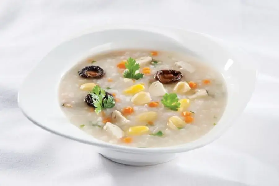 Cháo hạt sen được nấu từ gạo trắng, bổ dưỡng và thơm ngon