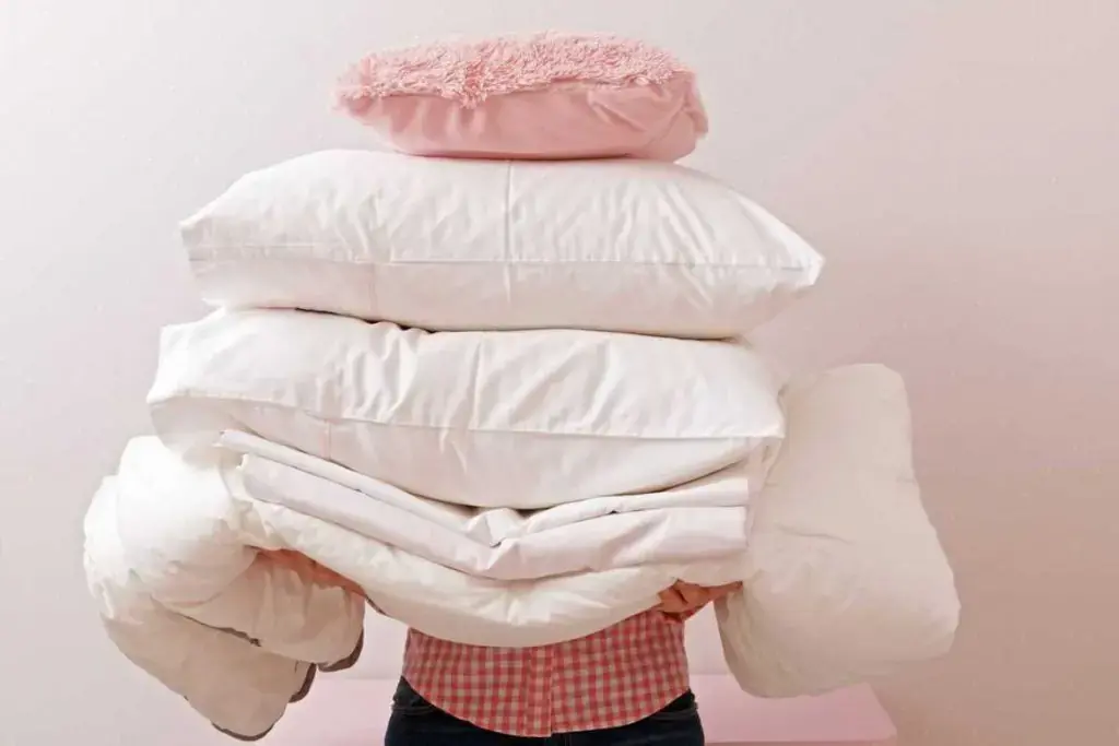 Xếp gọn chăn gối ga nệm