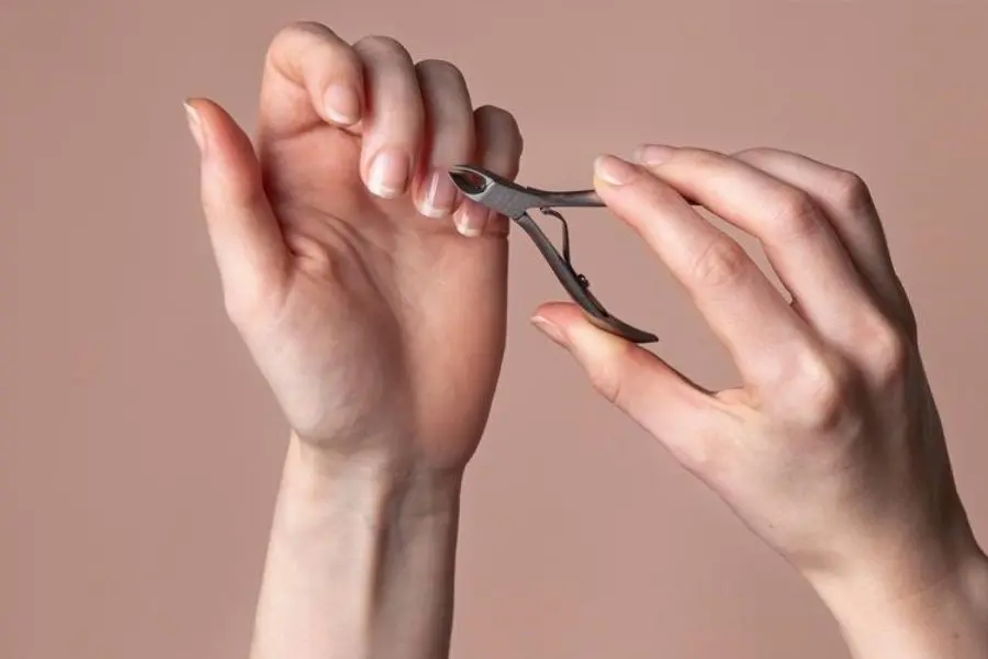 Kiêng cắt tóc, cắt móng tay, móng chân ngày đầu năm.