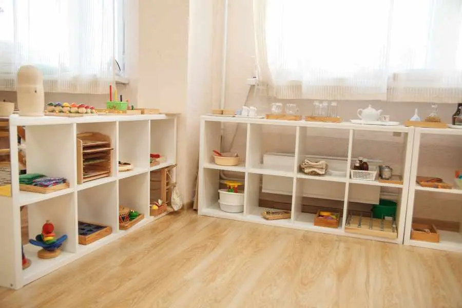 Góc thí nghiệm và thực hành đồ thủ công được sắp xếp gọn gàng.