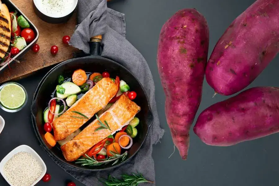 Cá hồi và khoai lang bổ xung chất xơ, vitamin cho quá trình giảm cân