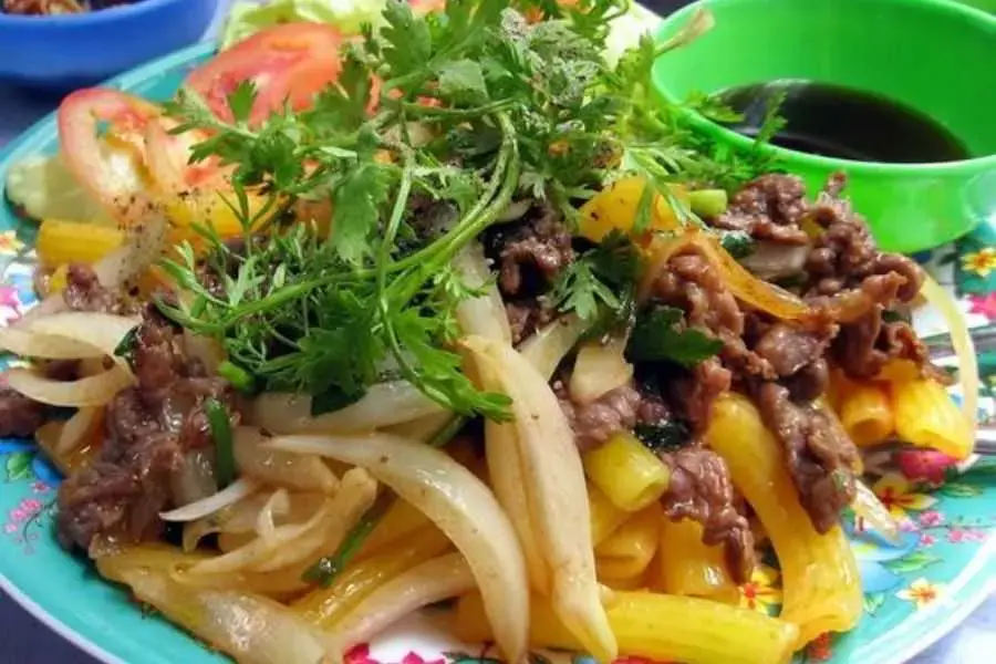 Sợi nui dai dai, thịt bò mềm thơm quyện với nước sốt cà chua ngọt đẫm vị