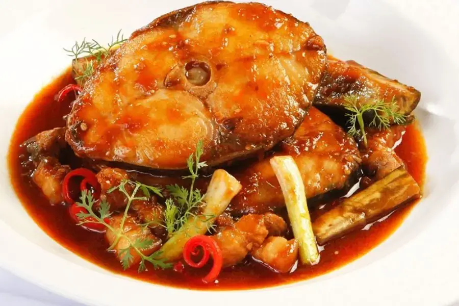Cá thu kho thơm hấp dẫn cho bữa chính của bé