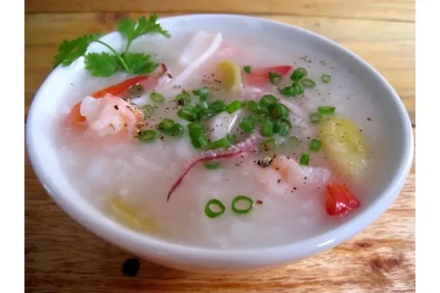Cháo mực cà chua