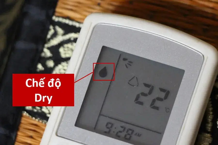 Chế độ Dry giúp làm giảm và khử đi độ ẩm trong không khí