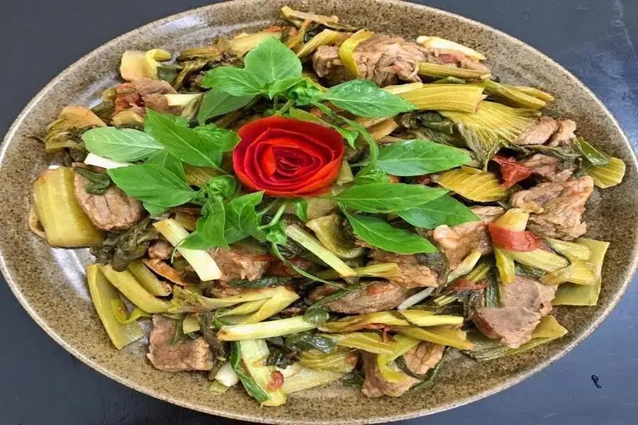 Om dưa với gù bò cực kỳ đưa cơm