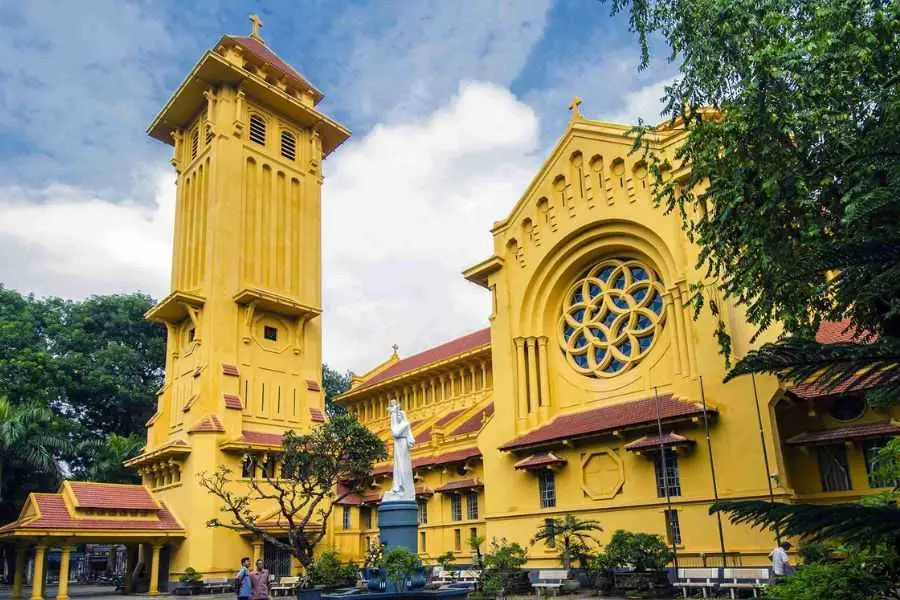 Ghé Nhà thờ Giáo Xứ Cửa Bắc để có những bức hình đỉnh của chóp.