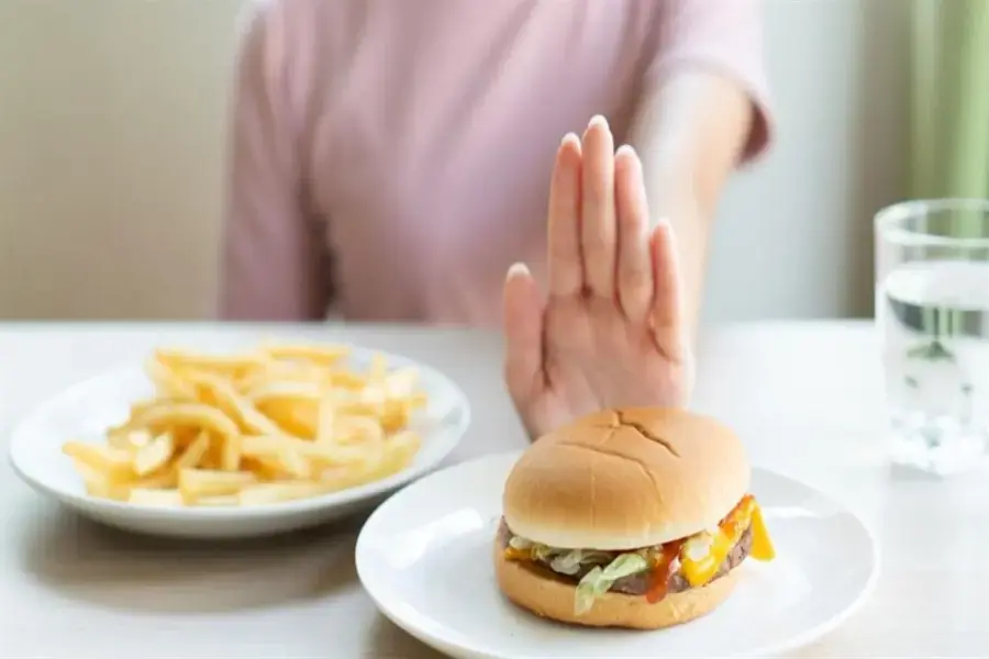Không đưa thực phẩm chế biến sẵn vào thực đơn giảm cân trong 1 tháng 