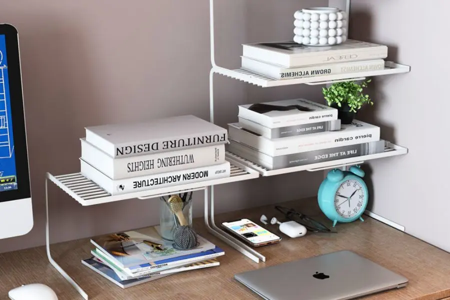 Mẫu giá sách để bàn bằng inox phong cách tối giản.
