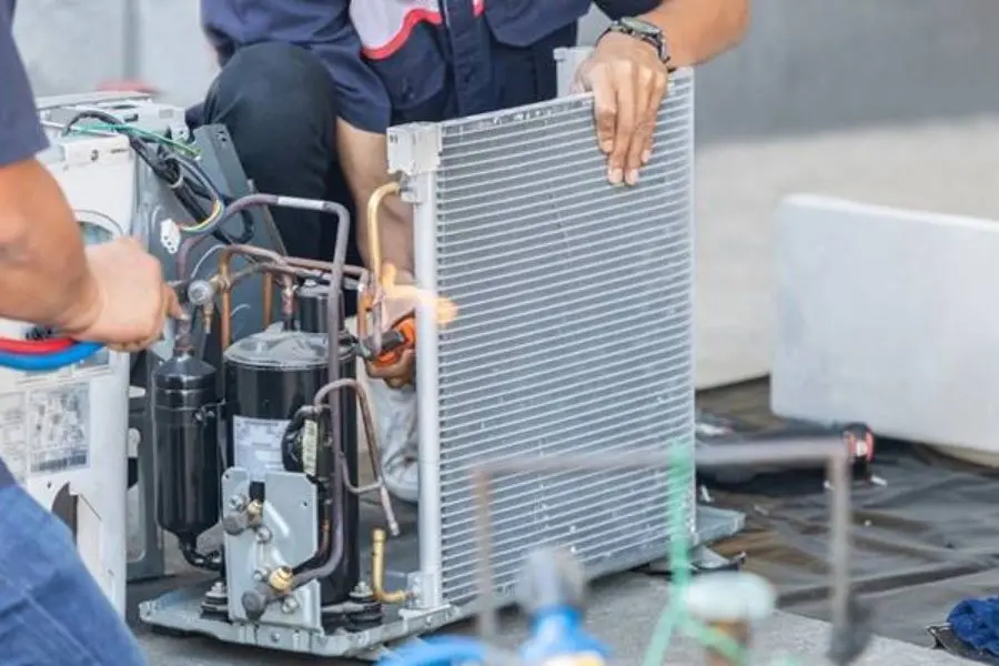 Điều hòa gặp lỗi F99 do máy nén hỏng.