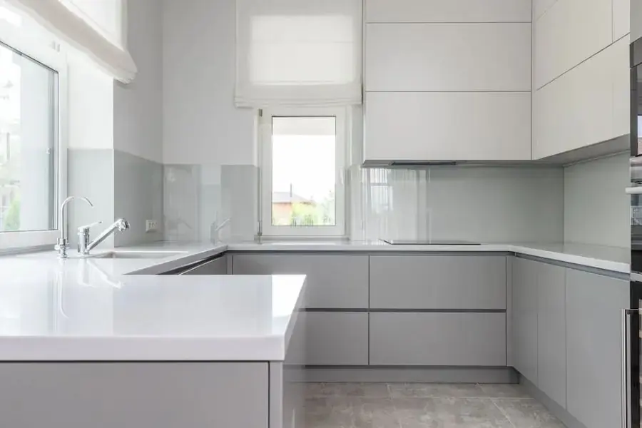 Vệ sinh nhà bếp nhà mới xây