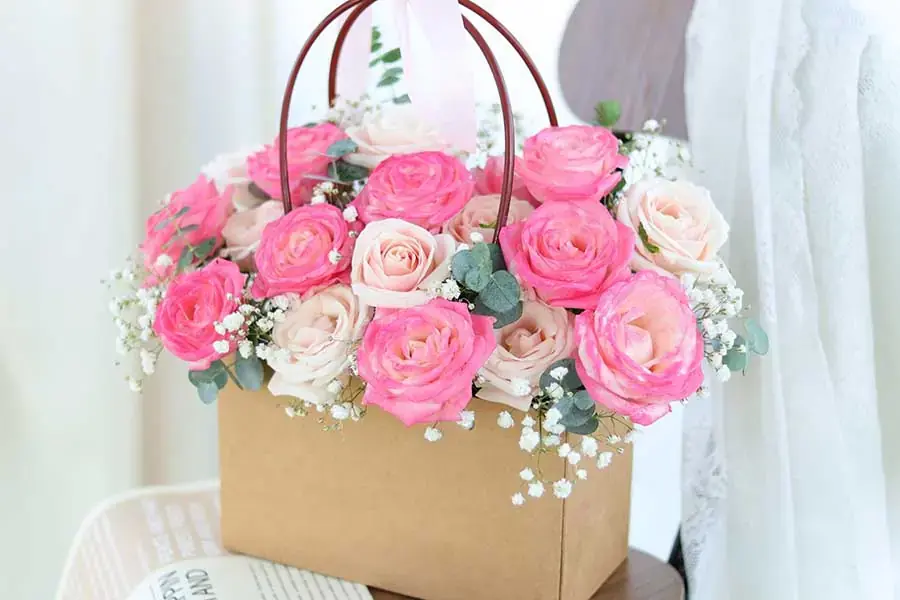 Hoa cẩm tú cầu mang theo rất nhiều lời chúc gửi đến quý thầy cô.