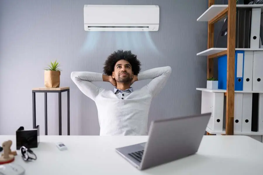 Để tránh điều hòa Electrolux báo lỗi E5 nên việc vệ sinh và bảo dưỡng định kỳ.