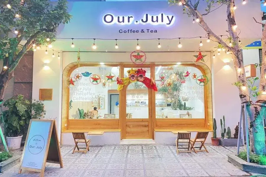 Hình ảnh đầu lân trong quán cafe tạo nên không khí tưng bừng dịp tết trung thu