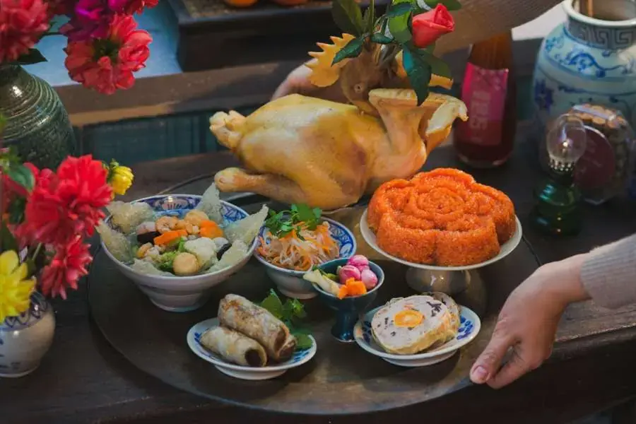 Vào tháng 7 âm lịch nên tránh để trẻ ăn vụng đồ cúng.